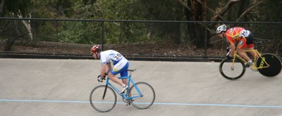 Rob Tidey chases Chris Dann for 1st in B grade