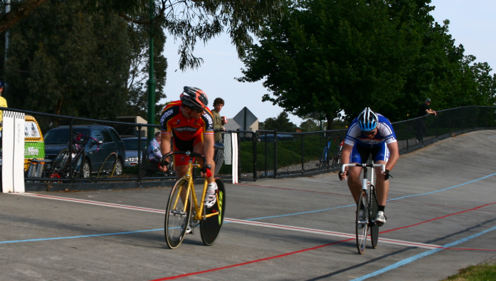 Rob Tidey had a classic race against Steelie