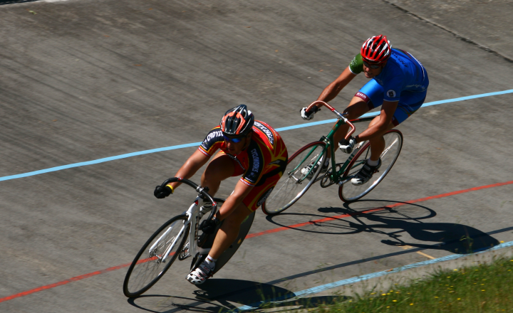 Rob Tidey chased by Stewart Lucy