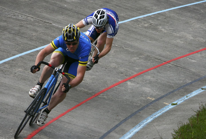 Chris Dann chased by Sean Bourke